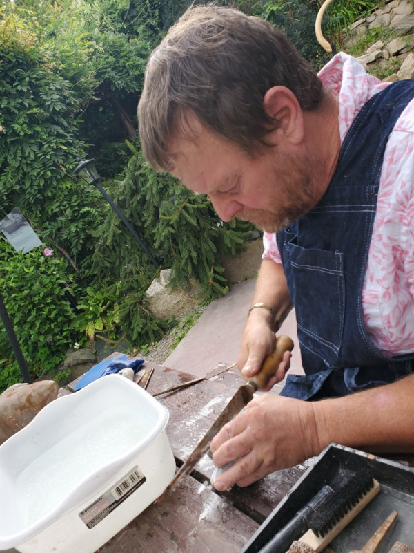 cutting stone at eARTh studios